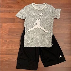 Jordan Boys Black & White Shirt and Shorts sz10-12
